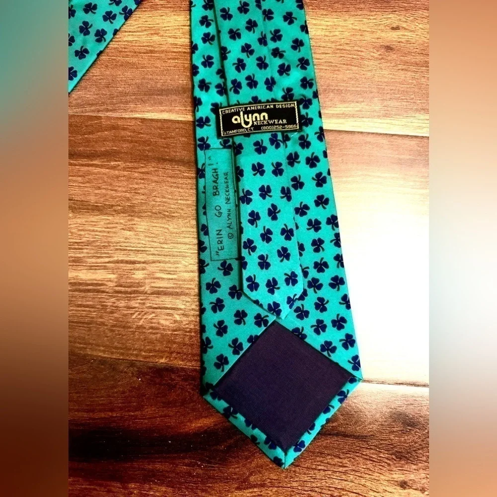 ALYNN 100% Silk Clover Leaf Print on Green Tie Made in USA